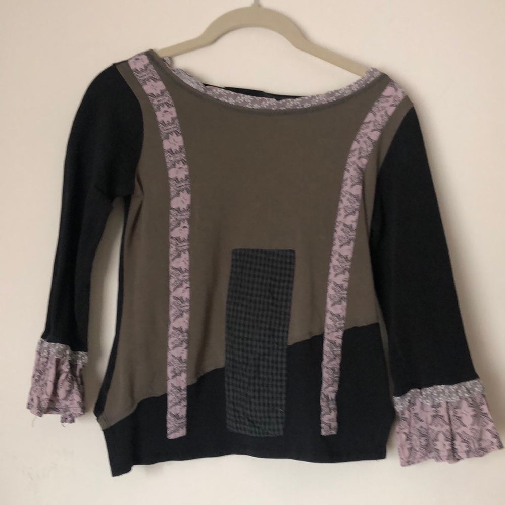 Ian Mosh contrast details ruffle sleeve top